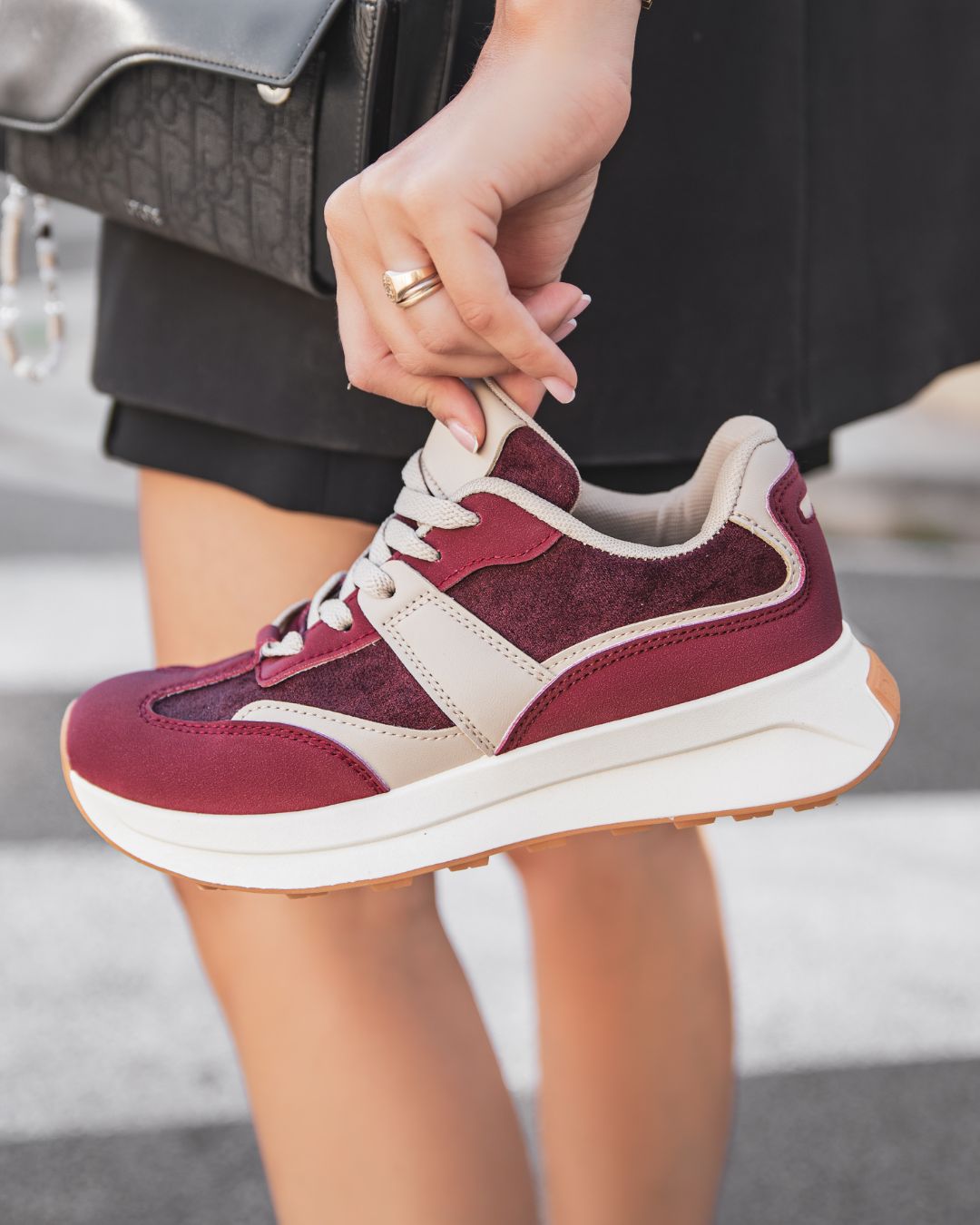 Basket femme bordeaux et beige à lacets - Marion - Casualmode.fr