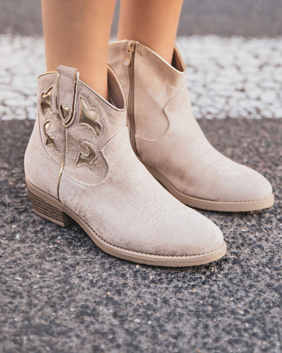 Bottines femme santiags taupe à talon - Léona - Casualmode.fr