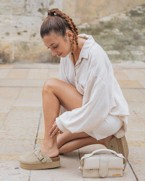 Sabots femme en CUIR taupe avec boucle - Clara