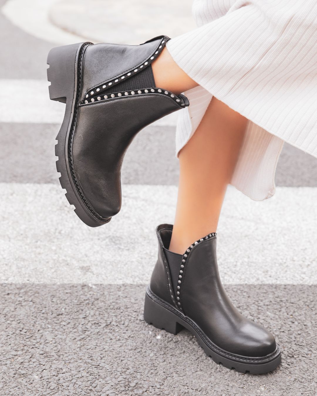 Bottines femme noires avec clous - Edith