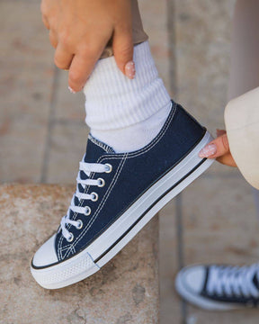 Basket femme en toile bleue à lacets - Sandra - Casualmode.fr