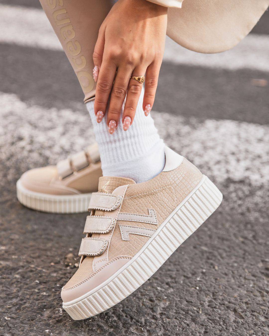 Basket femme beige creepers à scratch - CL73 SNAKE - Casualmode.fr